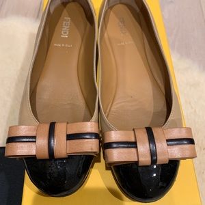Fendi bow round toe capped nude black flats  38